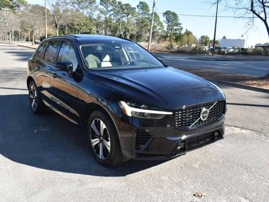 2024 Volvo XC60 Hybrid T8 Core photo 1