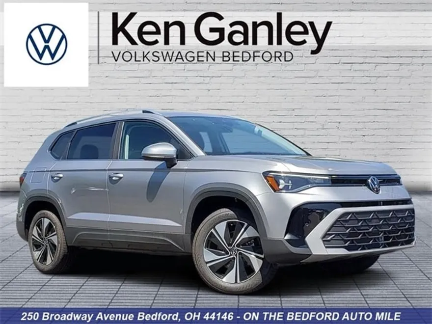 2025 Volkswagen Taos SE photo 1