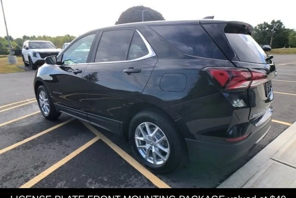 2022 Chevrolet Equinox LT photo 1