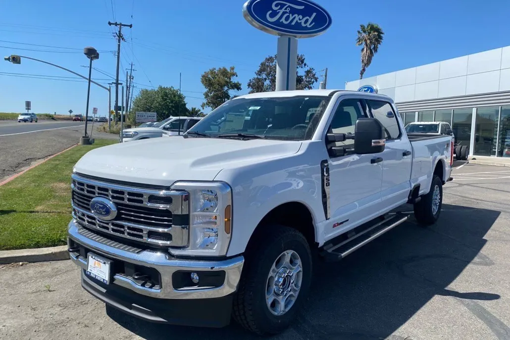 2025 Ford F-350 photo 1