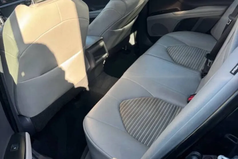 2018 Toyota Camry SE photo 1