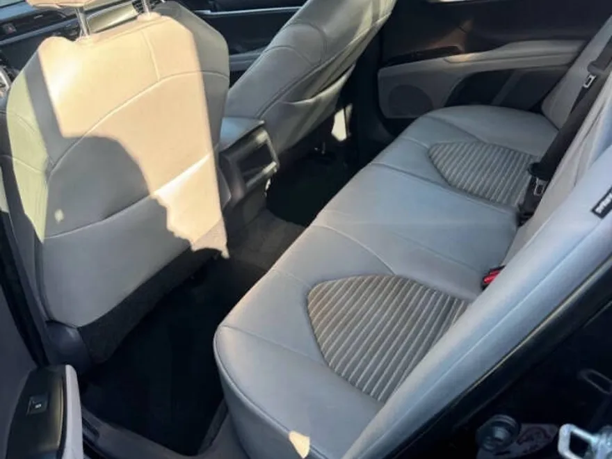 2018 Toyota Camry SE photo 1
