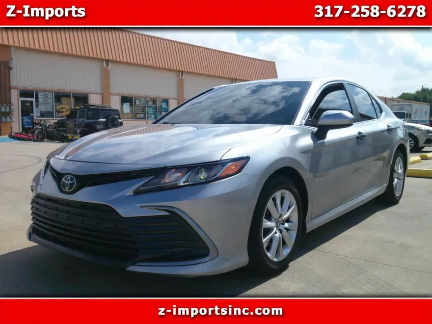 2022 Toyota Camry LE photo 1