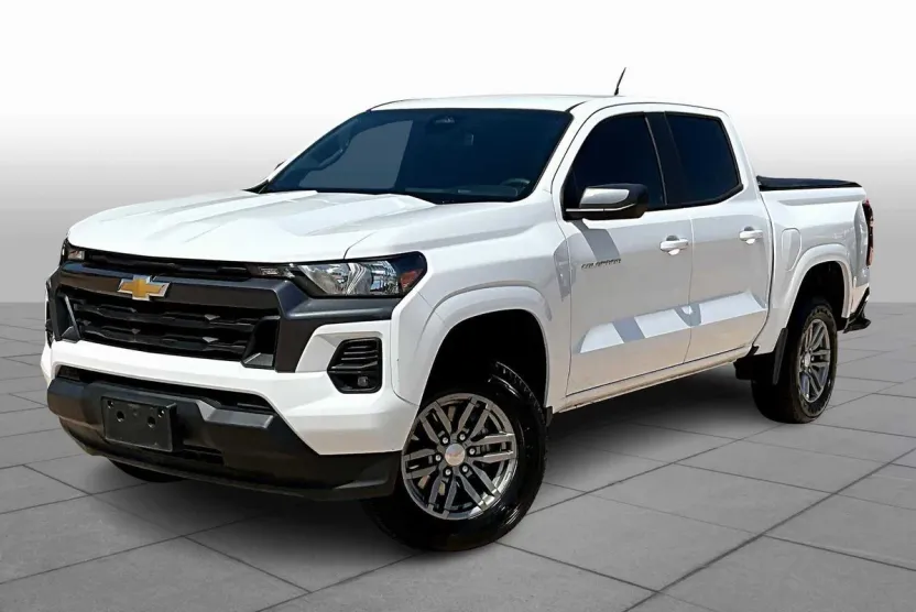 2024 Chevrolet Colorado LT photo 1