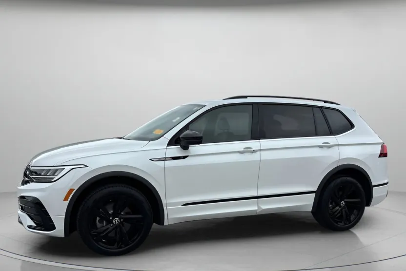 2023 Volkswagen Tiguan SE R-Line Black photo 1