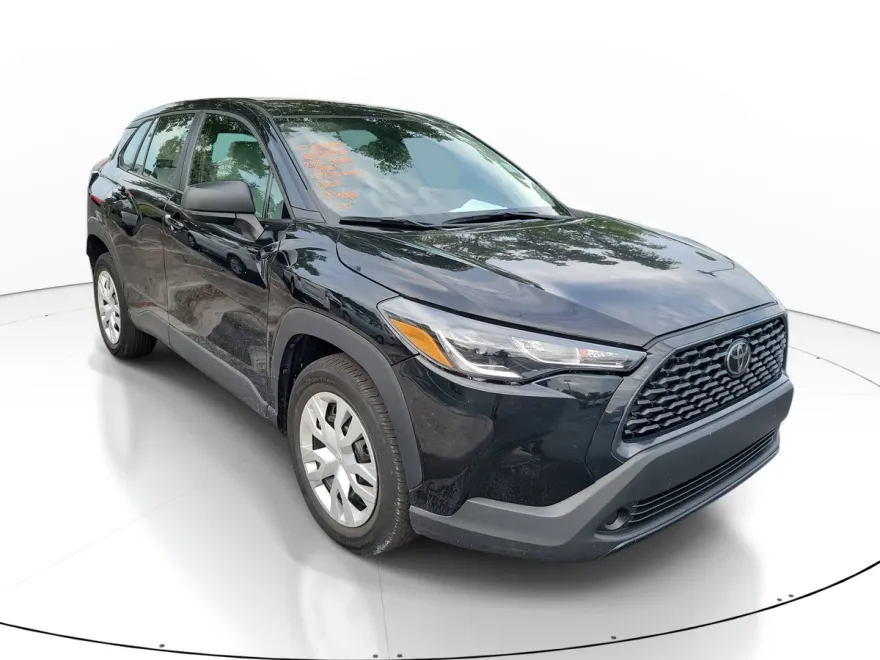 2024 Toyota Corolla Cross L photo 1