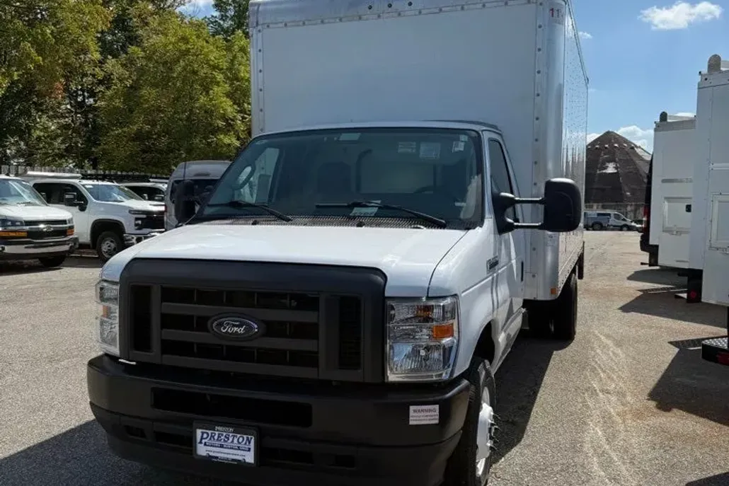 2024 Ford E-450 photo 1