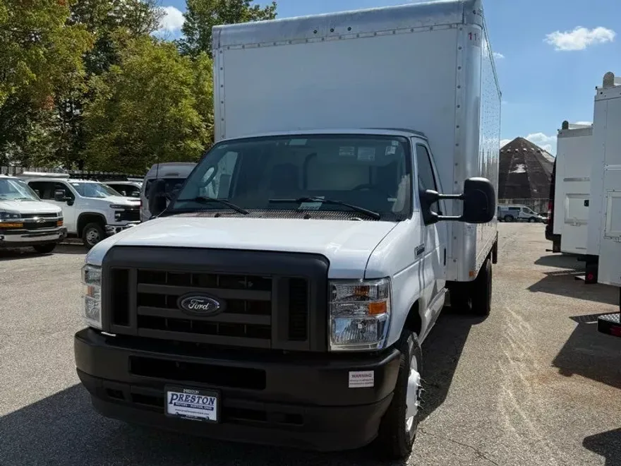 2024 Ford E-450 photo 1