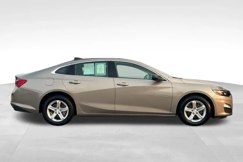 2023 Chevrolet Malibu LS photo 1