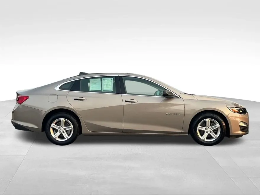 2023 Chevrolet Malibu LS photo 1