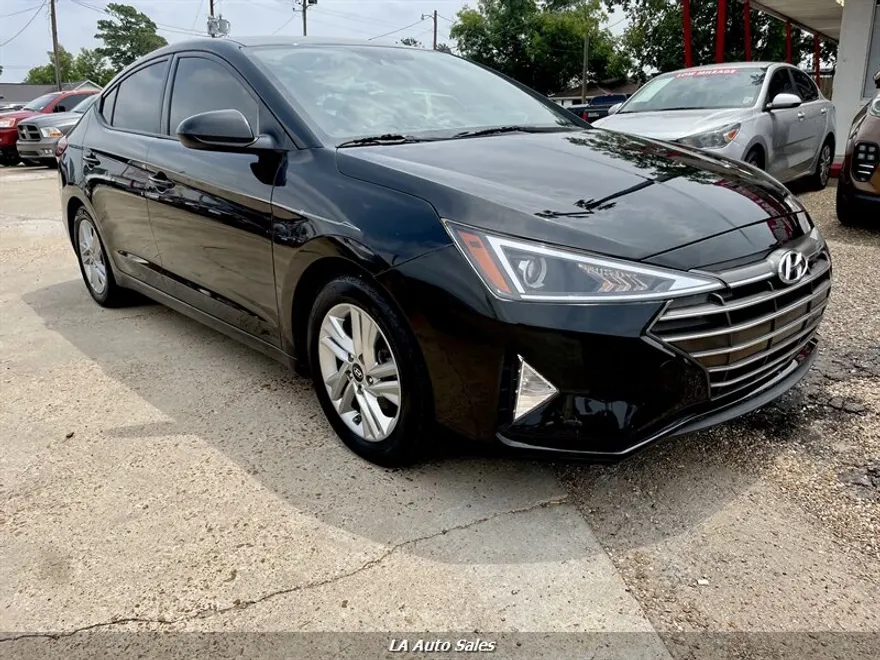 2020 Hyundai Elantra photo 3