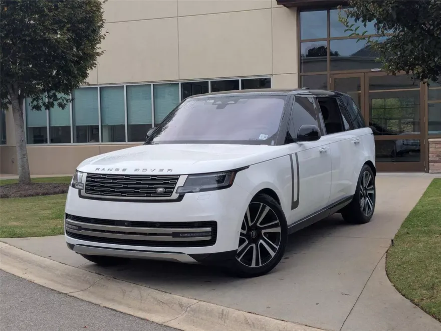 2023 Land Rover Range Rover SE photo 1