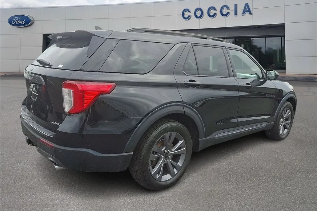2022 Ford Explorer XLT photo 1