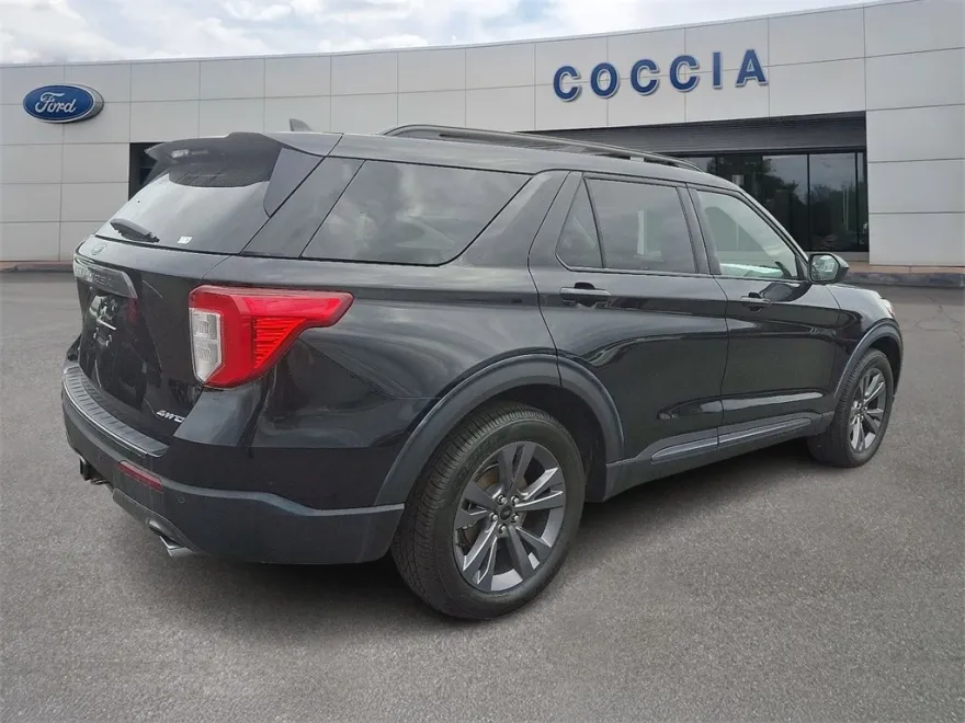 2022 Ford Explorer XLT photo 1