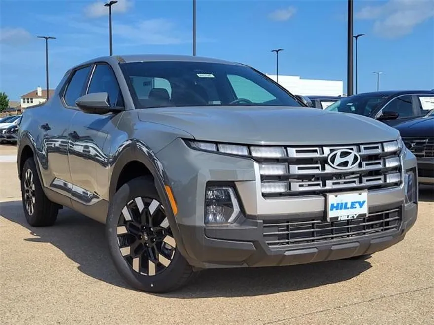 2025 Hyundai Santa Cruz SE photo 1