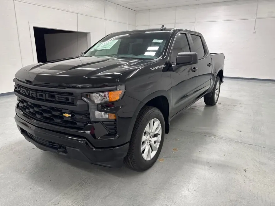 2025 Chevrolet Silverado 1500 Custom photo 1