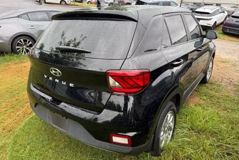 2022 Hyundai Venue SE photo 1