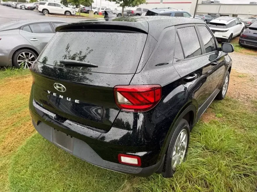 2022 Hyundai Venue SE photo 1