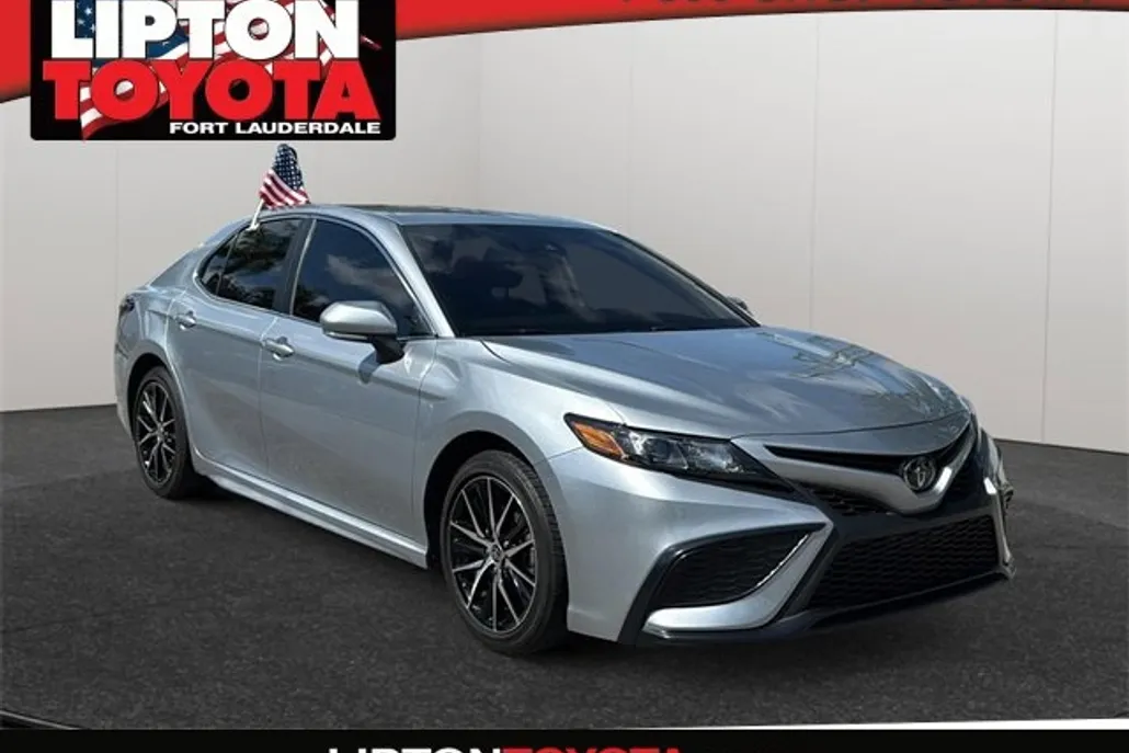 2024 Toyota Camry SE photo 1