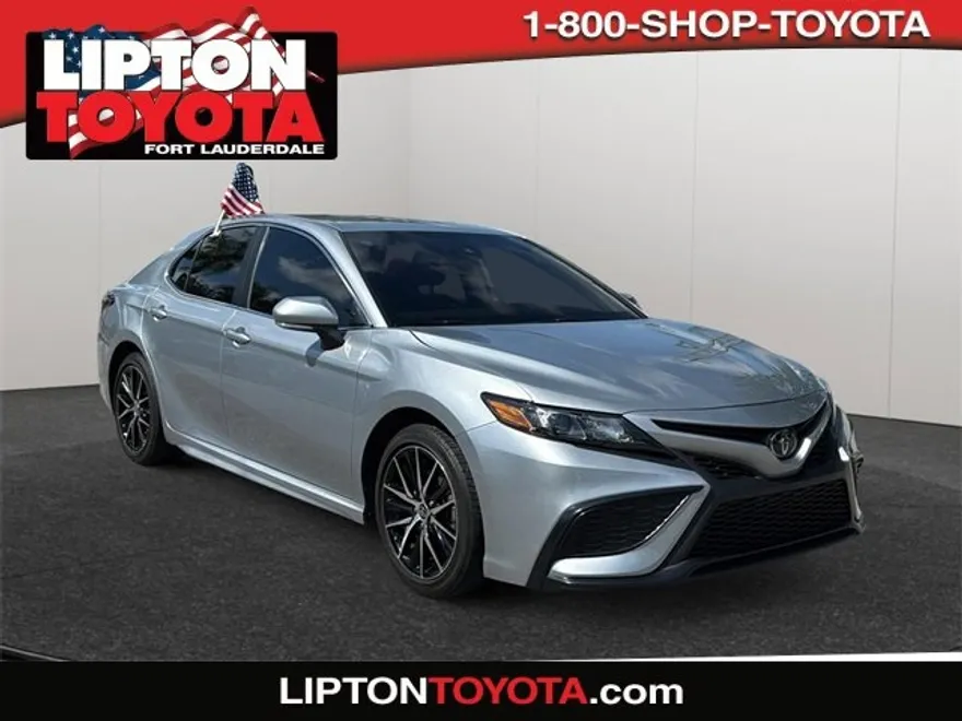 2024 Toyota Camry SE photo 1