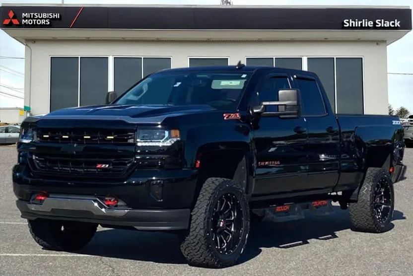 2017 Chevrolet Silverado 1500 LT photo 1