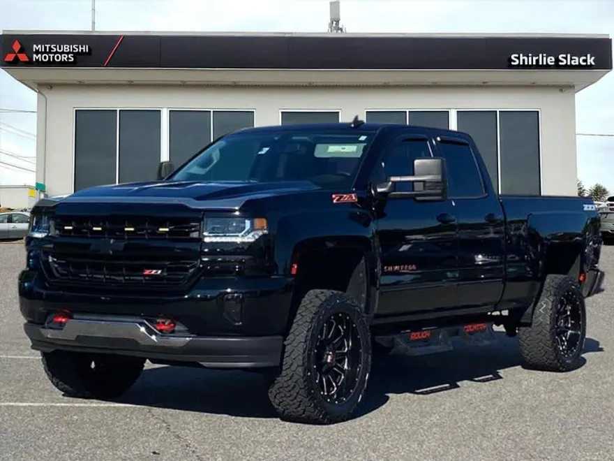 2017 Chevrolet Silverado 1500 LT photo 1