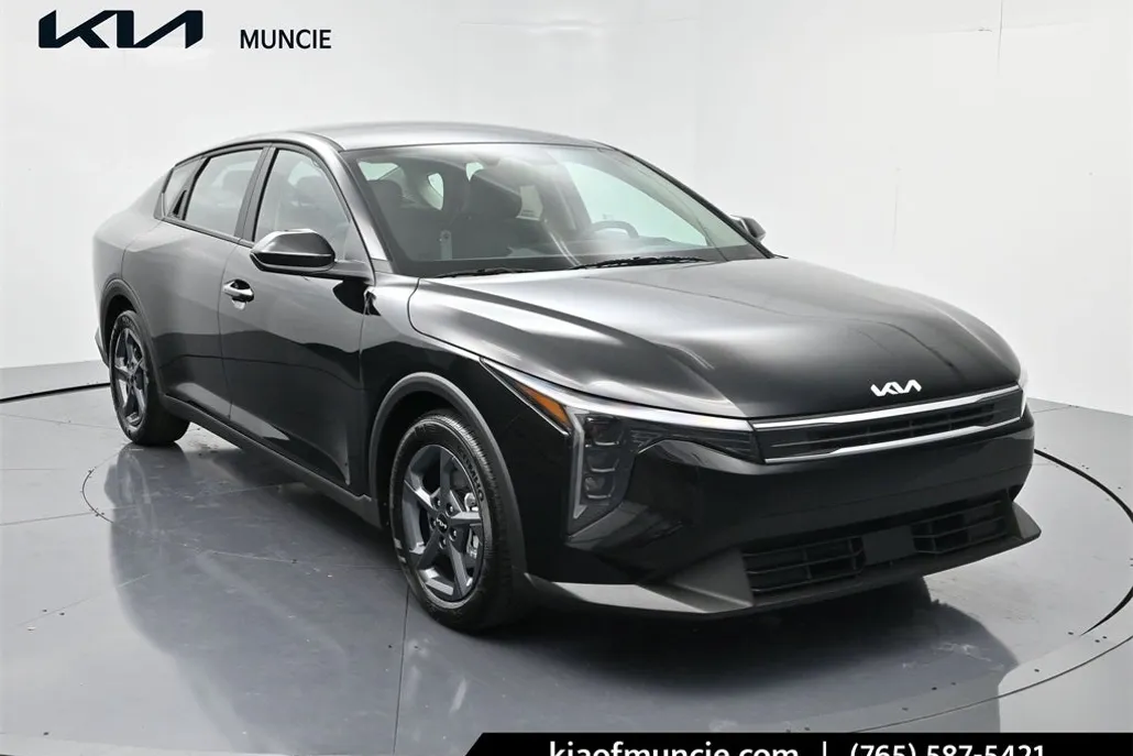 2025 Kia K4 LXS photo 1