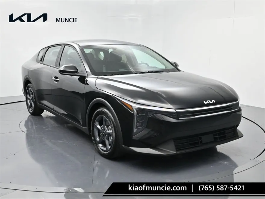 2025 Kia K4 LXS photo 1