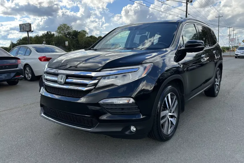 2017 Honda Pilot Touring photo 1