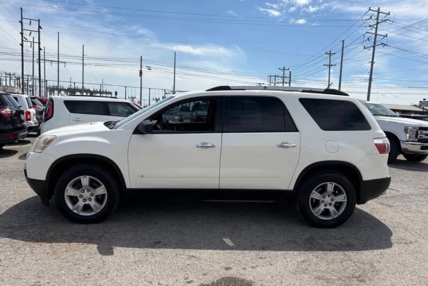 2010 Gmc Acadia SLE photo 1