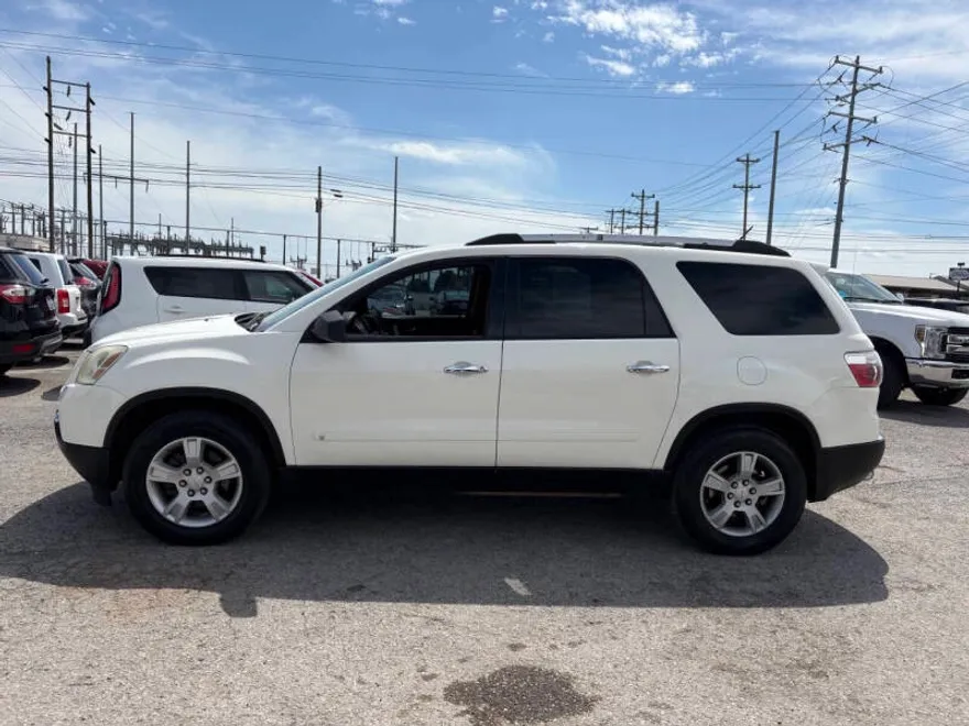 2010 Gmc Acadia SLE photo 1