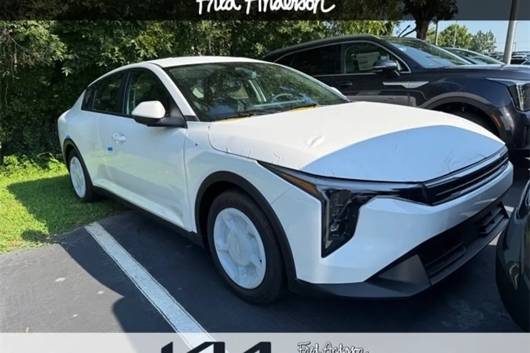 2025 Kia K4 LX photo 1