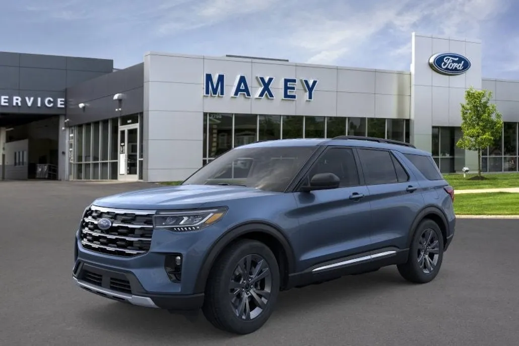 2025 Ford Explorer photo 1
