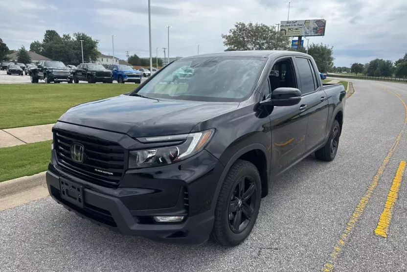 2023 Honda Ridgeline Black Edition photo 1