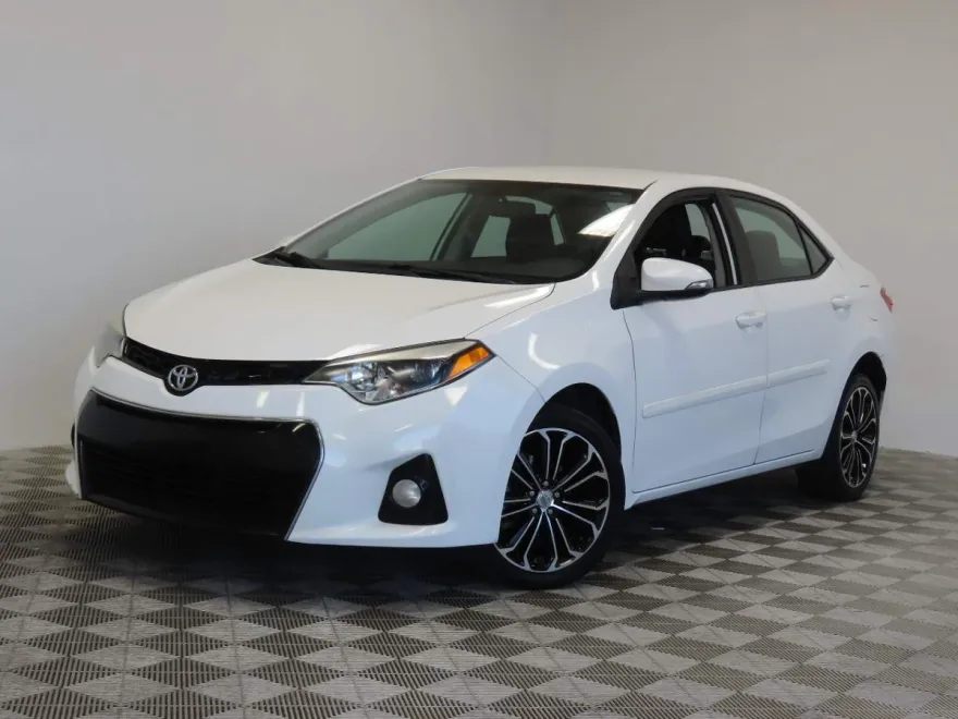 2015 Toyota Corolla Plus photo 1
