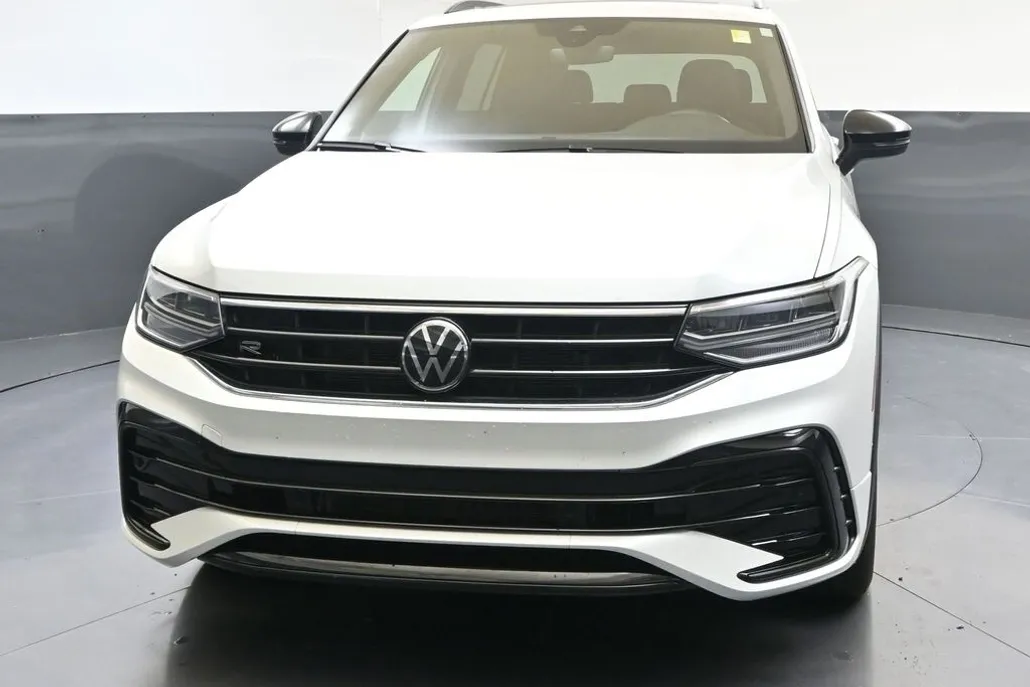 2024 Volkswagen Tiguan SE R-Line Black photo 1