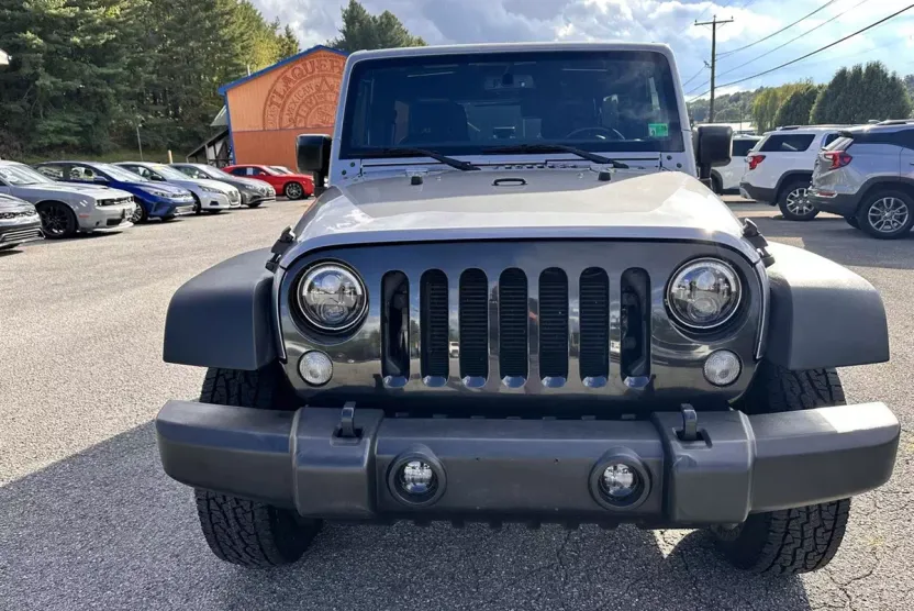 2015 Jeep Wrangler Unlimited Rubicon photo 1
