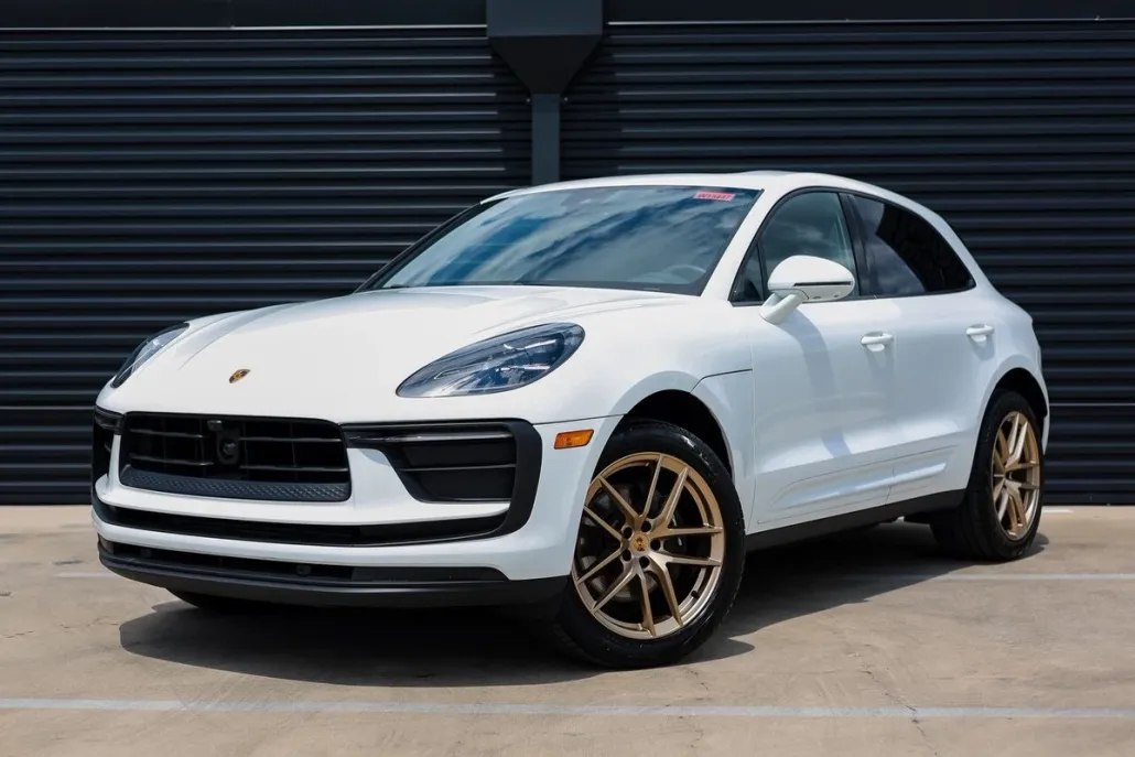 2025 Porsche Macan Base photo 1