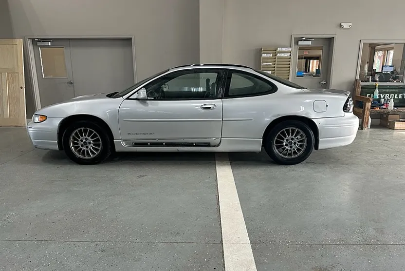 2001 Pontiac Grand Prix GT photo 1