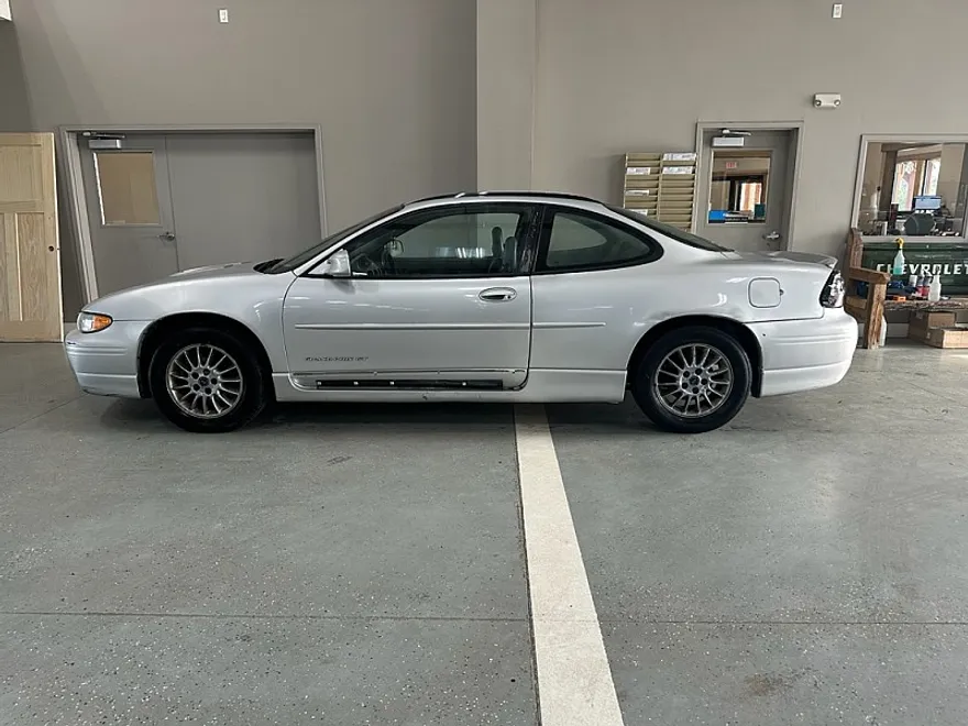 2001 Pontiac Grand Prix GT photo 1