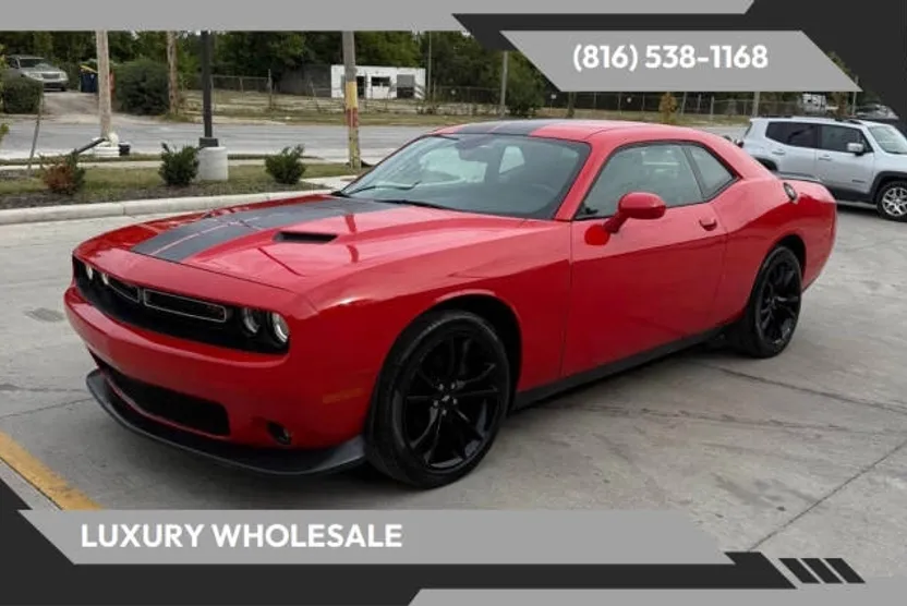 2017 Dodge Challenger SXT photo 1