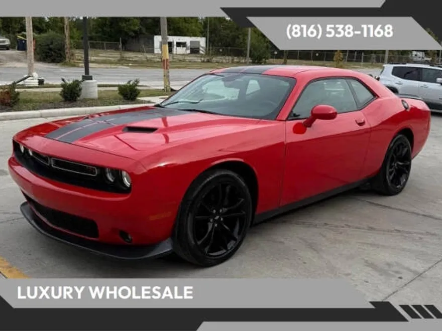 2017 Dodge Challenger SXT photo 1