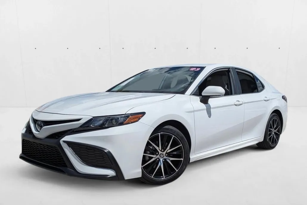 2023 Toyota Camry SE photo 1