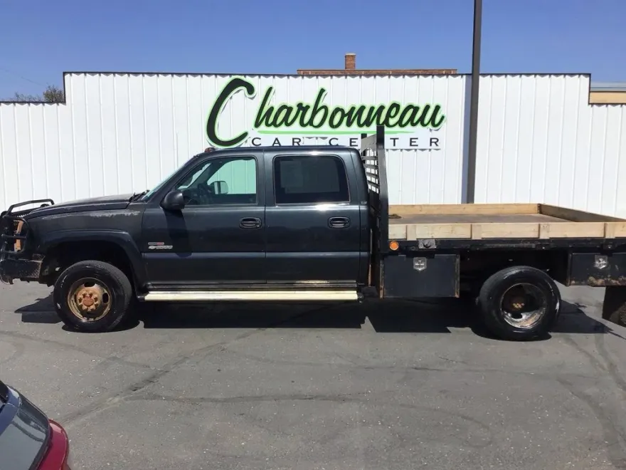 2004 Chevrolet Silverado 3500HD LS photo 1