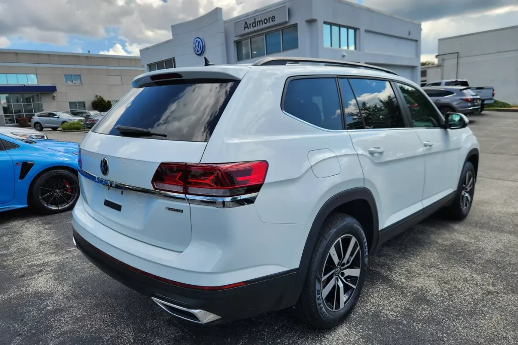 2023 Volkswagen Atlas SE photo 1