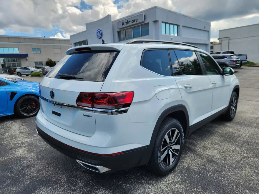2023 Volkswagen Atlas SE photo 1
