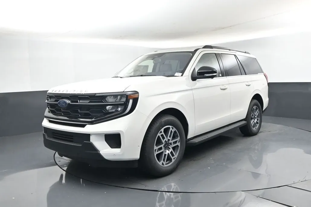 2025 Ford Expedition photo 1
