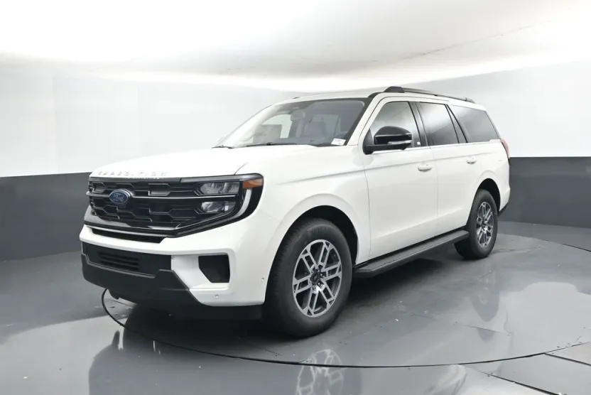 2025 Ford Expedition photo 1