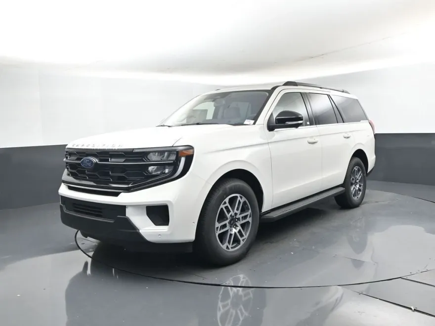 2025 Ford Expedition photo 1