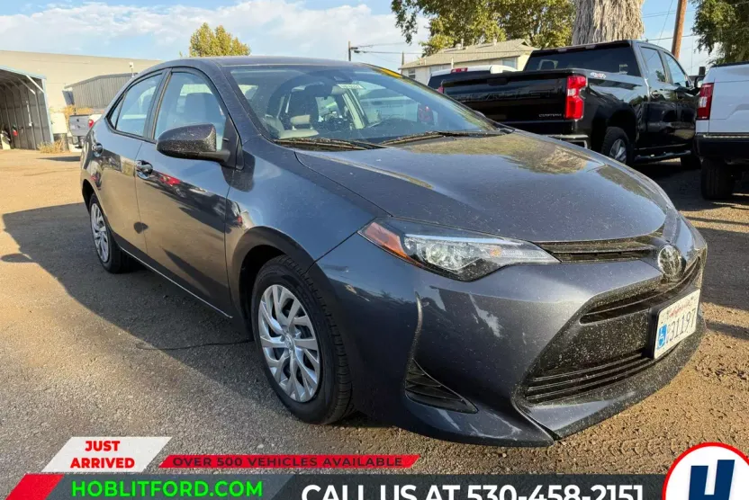 2018 Toyota Corolla LE photo 1